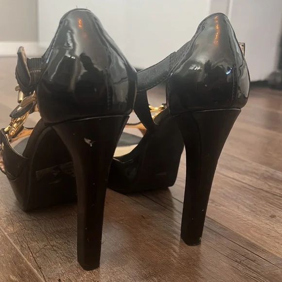 Michael Kors Chic Heels - Picture 5 of 9